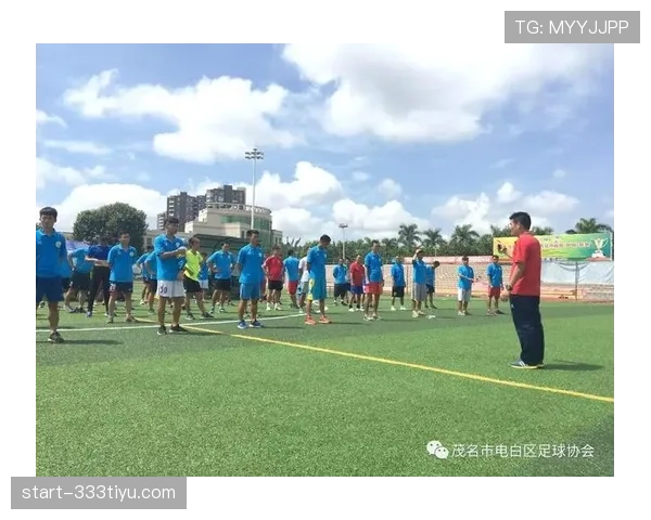足球规则中合法冲撞的判罚标准与裁判执法重点解析